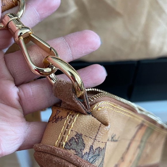 Alviero Martini Shoulder Bag (Large) - Picture 6 of 9